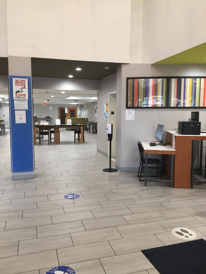 奥兰治堡快捷假日套房酒店 外观 照片